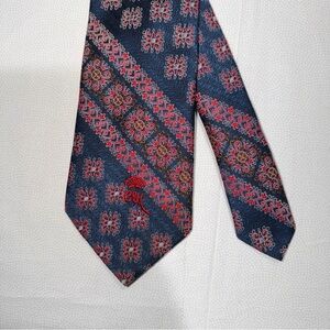 COUNTESS MARA Men's 100% Silk Necktie Blue / Red Geometric Pattern  54”x3.5”